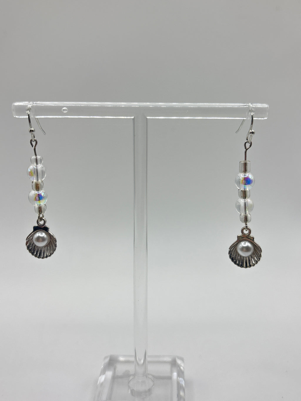 Silver tone shell with pearl and double bubble