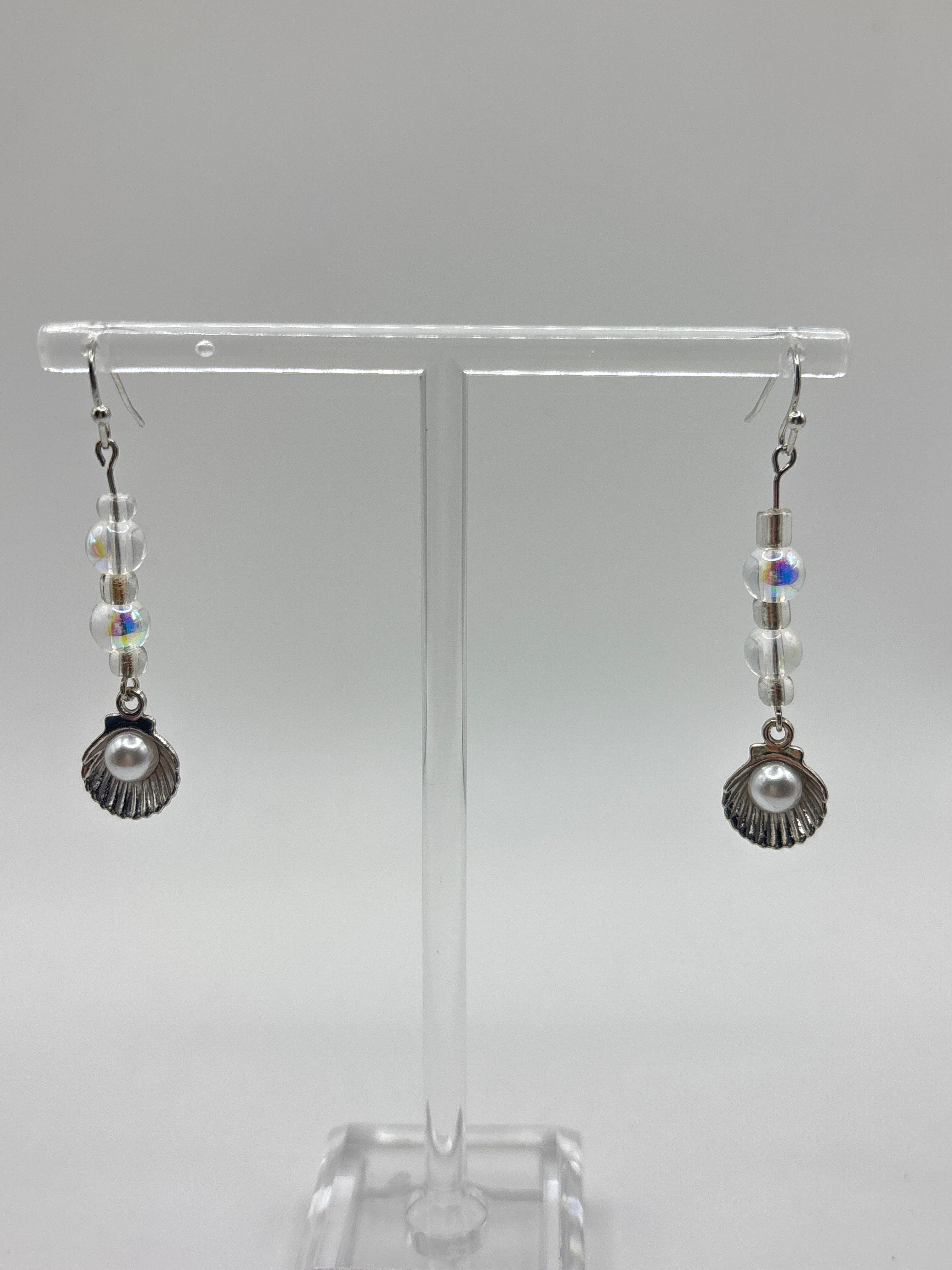 Silver tone shell with pearl and double bubble