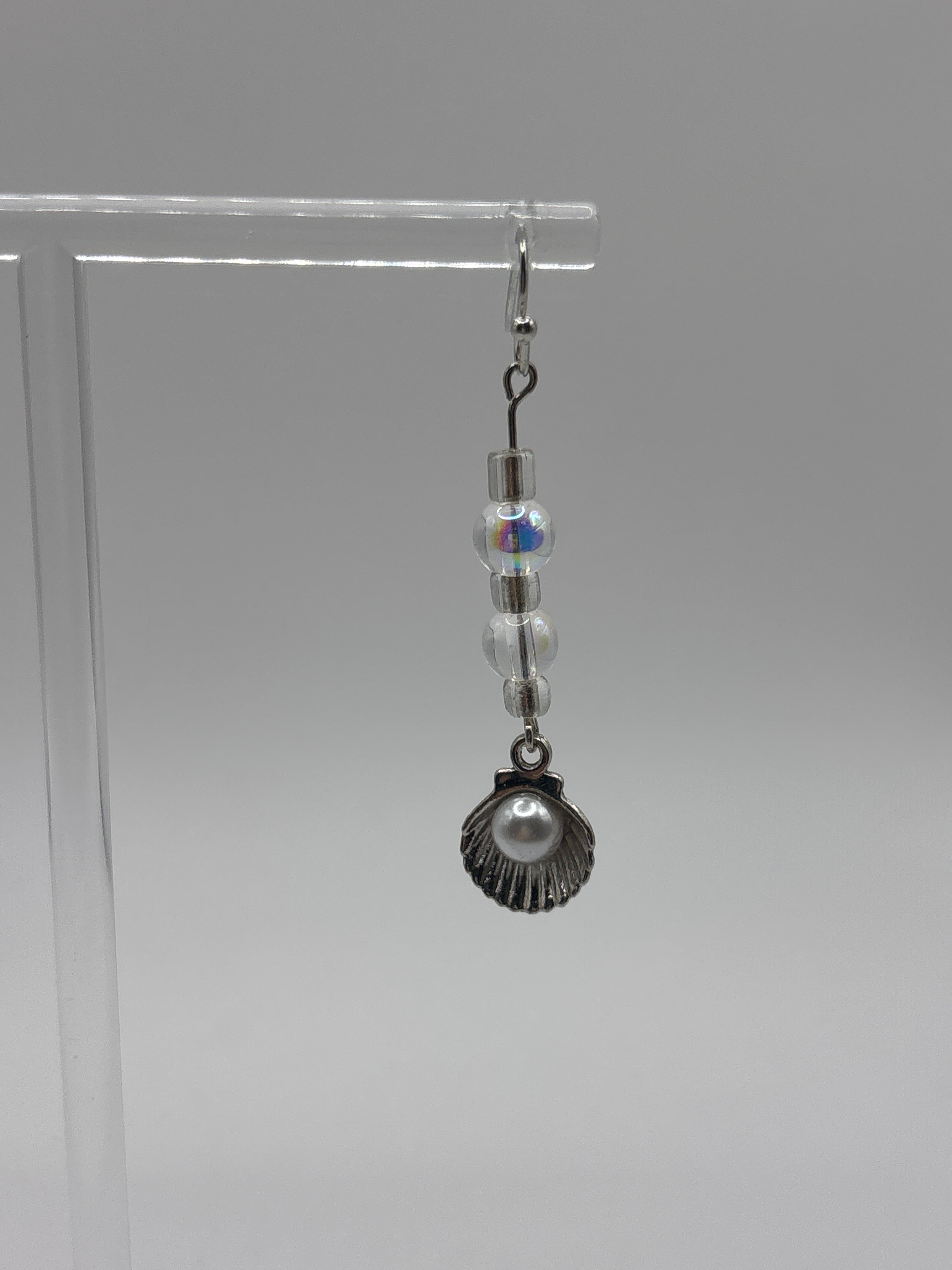 Silver tone shell with pearl and double bubble