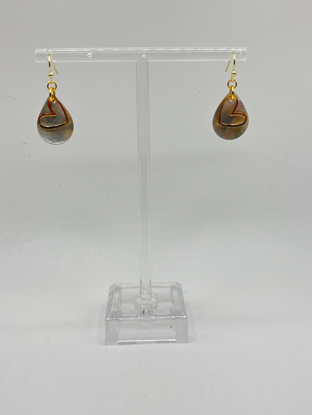 Teardrop white shell with gold tone heart