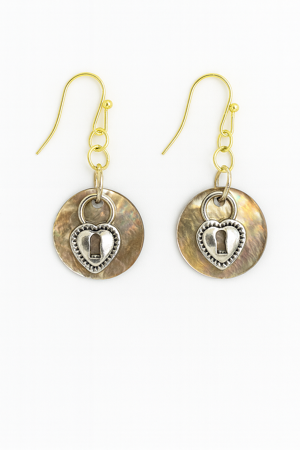 Key to my heart on bronze round shell in gold